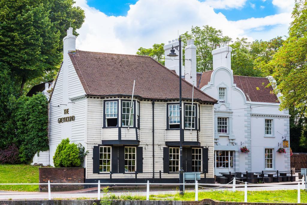Greyhound Hotel Carshalton Bagian luar foto